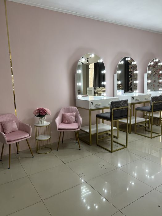 Сдается в аренду визажный стол