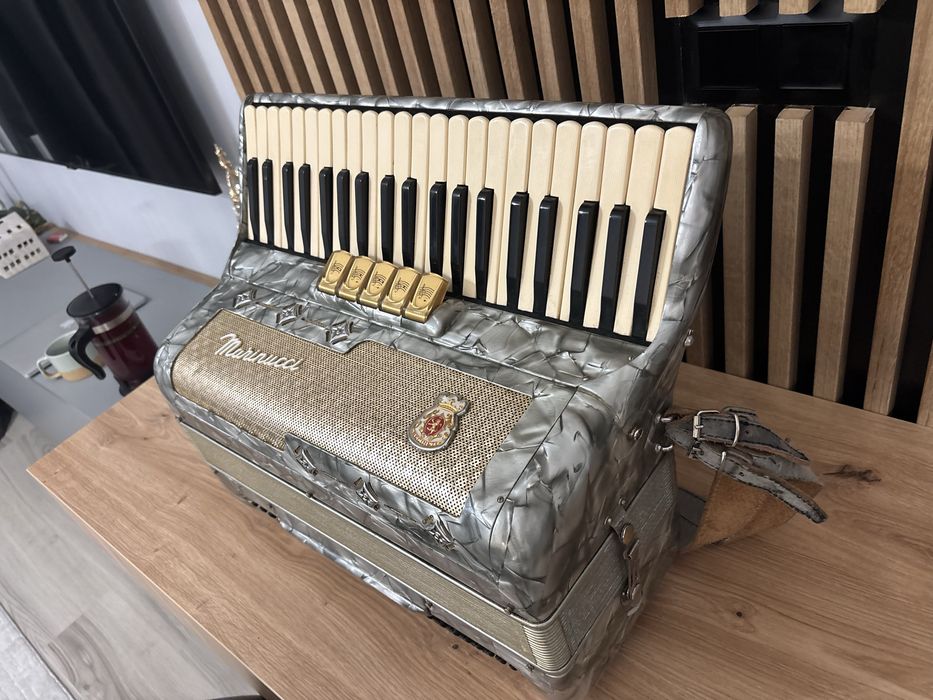 Acordeon italian Marincucii cu 120 de basi
