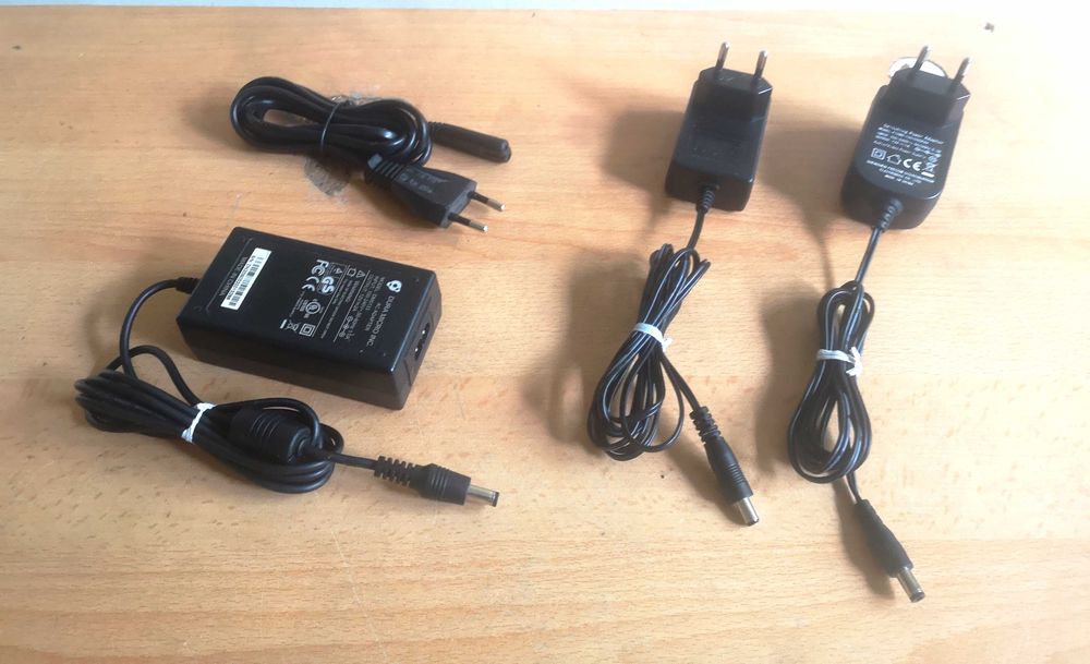 Alimentator 12V.