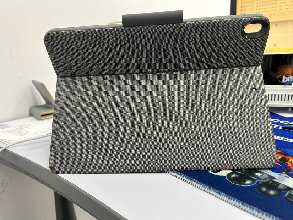 Combo Touch for iPad 10th gen - клавиатура за Ipad