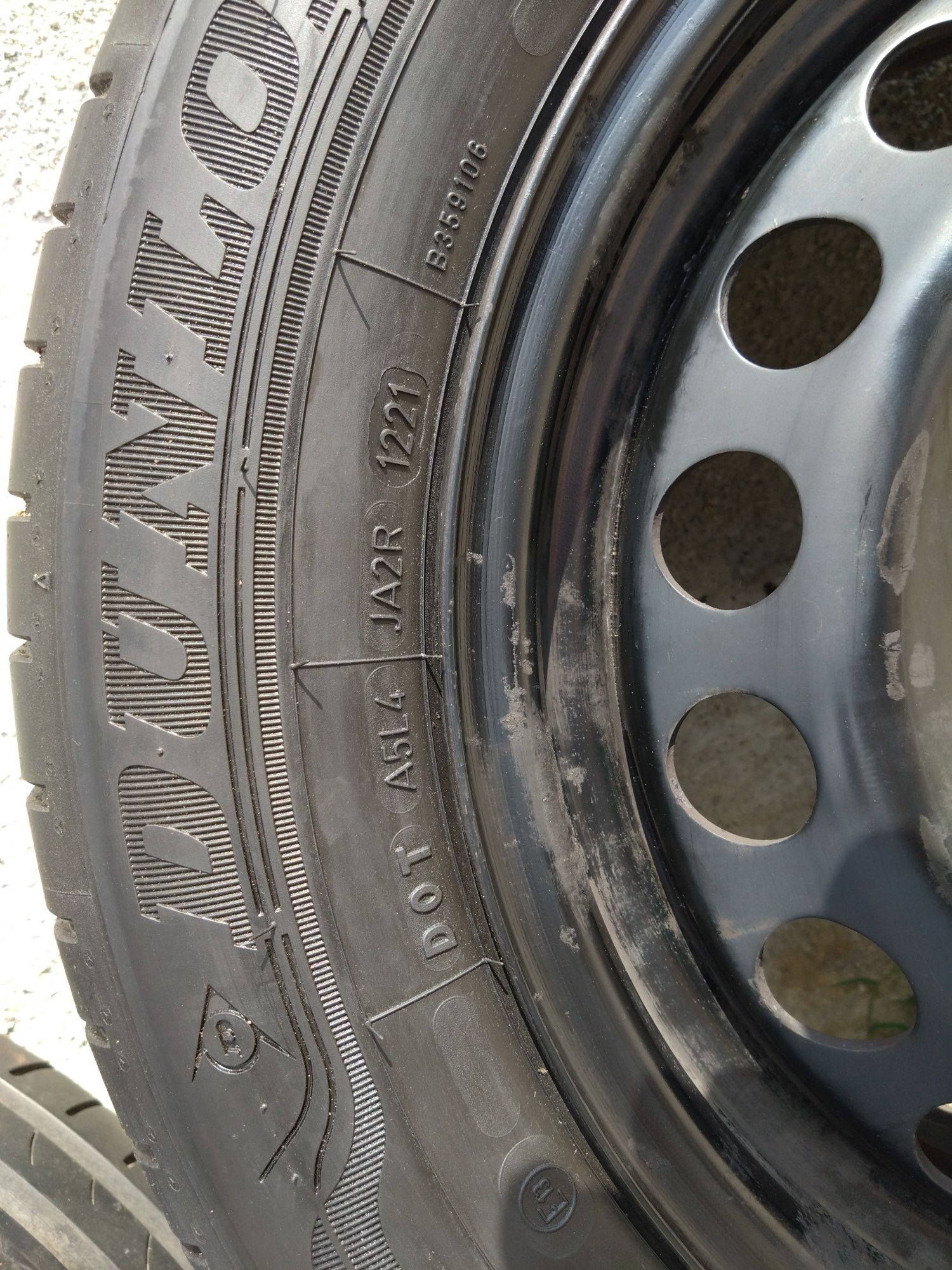 Гуми  Dunlop 195/65/15 с джанти за 80 лева бройката