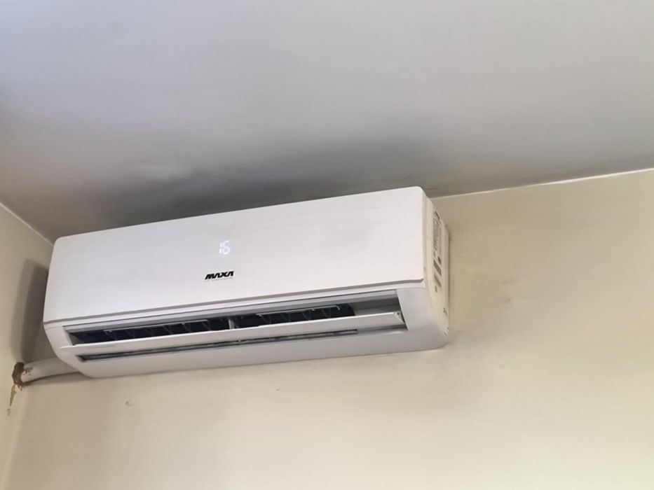 Продавам климатик MAXA 12000 btu