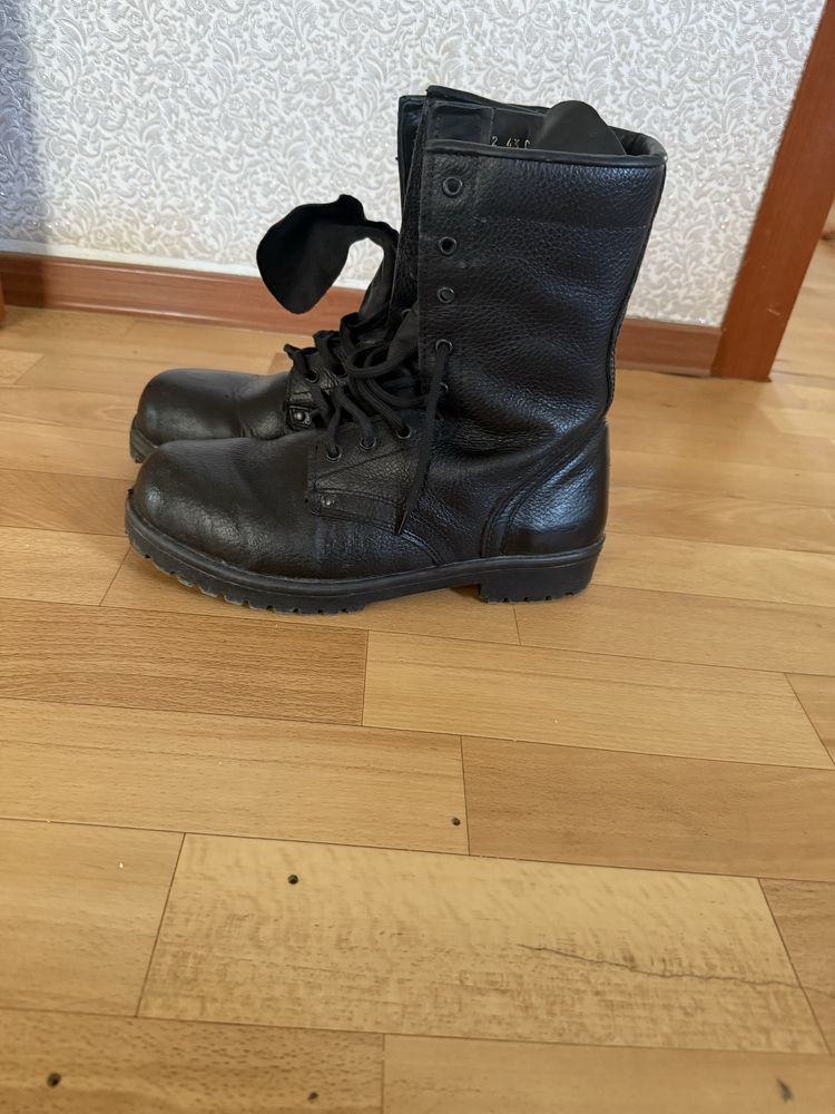 продам берцы б/у 43 размер, кожа