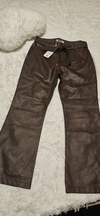 Дамски панталон от еко кожа .