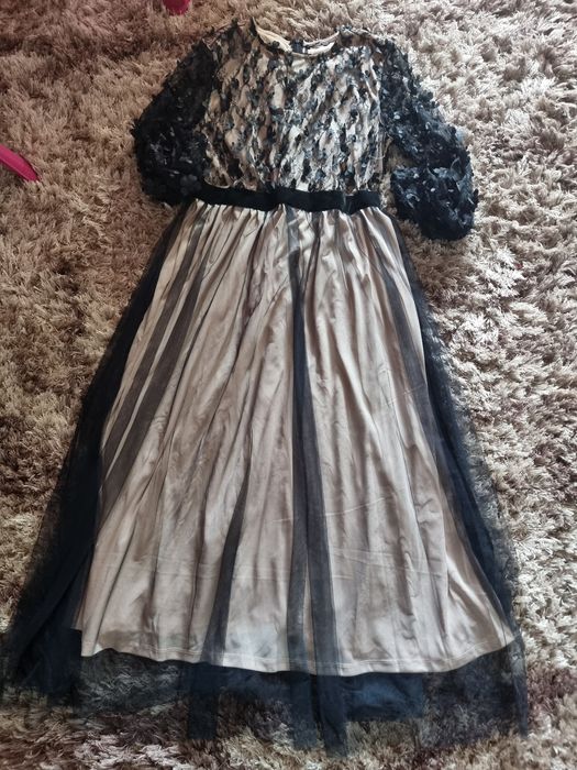 Vând 2 rochii dama mar 40/42 ambele 350 lei