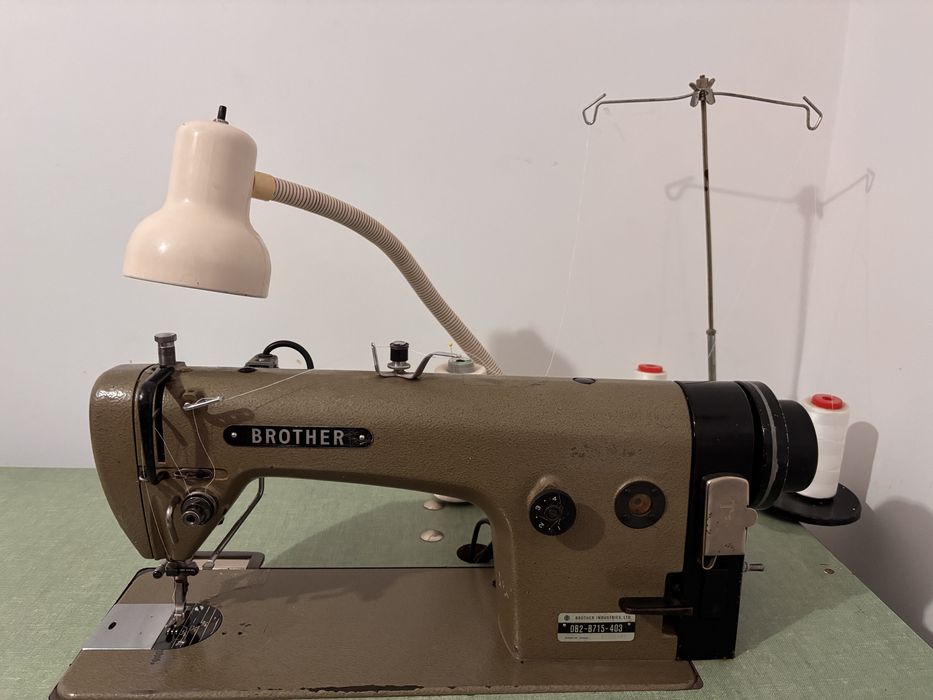 Masina de cusut industriala Brother