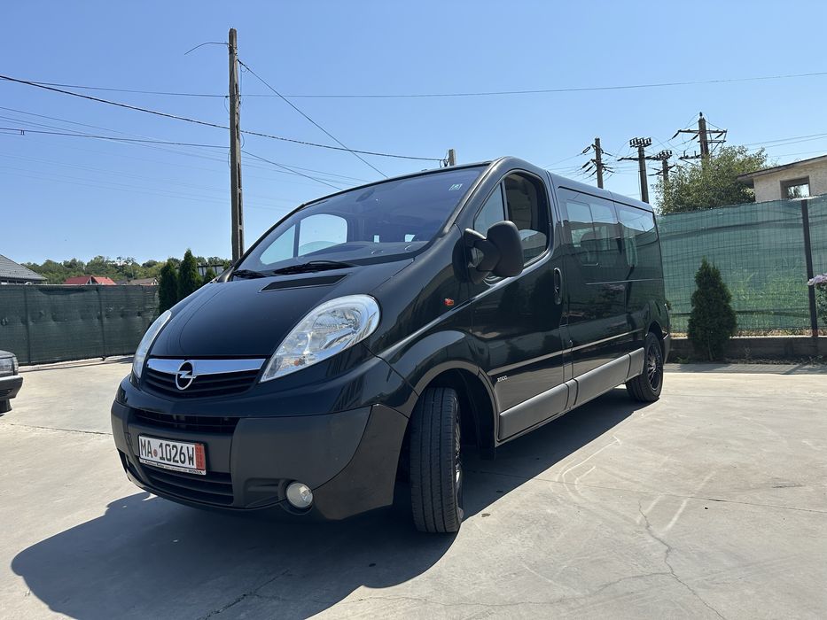 OPEL VIVARO 8+1 LOCURI-Modelul Lung an 2011/ 2.0tdi-115cp/ IMPECABIL!