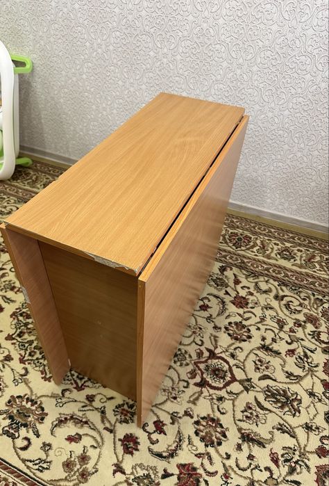 Продам стол книжку!