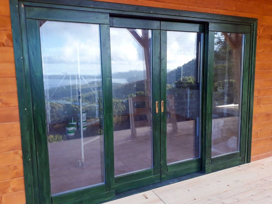 Uși și ferestre lemn masiv izolate 78mm termopan sau 92mm tripan