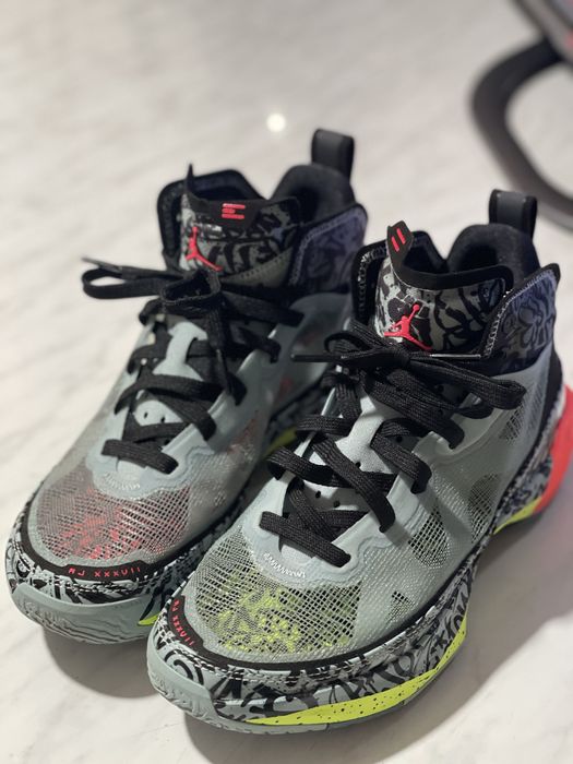 Adidasi basket jordan 38