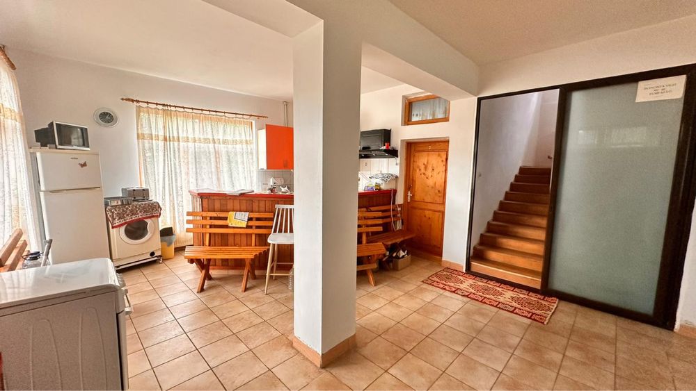 Vila parter+2 etaje, 270 mp, 11 camere plus TEREN