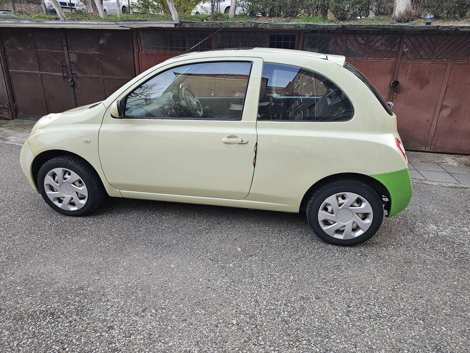 Mașină Nissan Micra