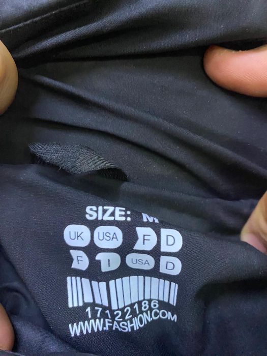 Куртка гарантия нету