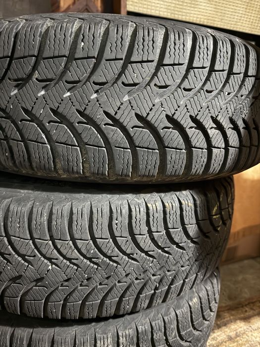 Anvelope iarna Michelin 185/60/R15 + jante tabla