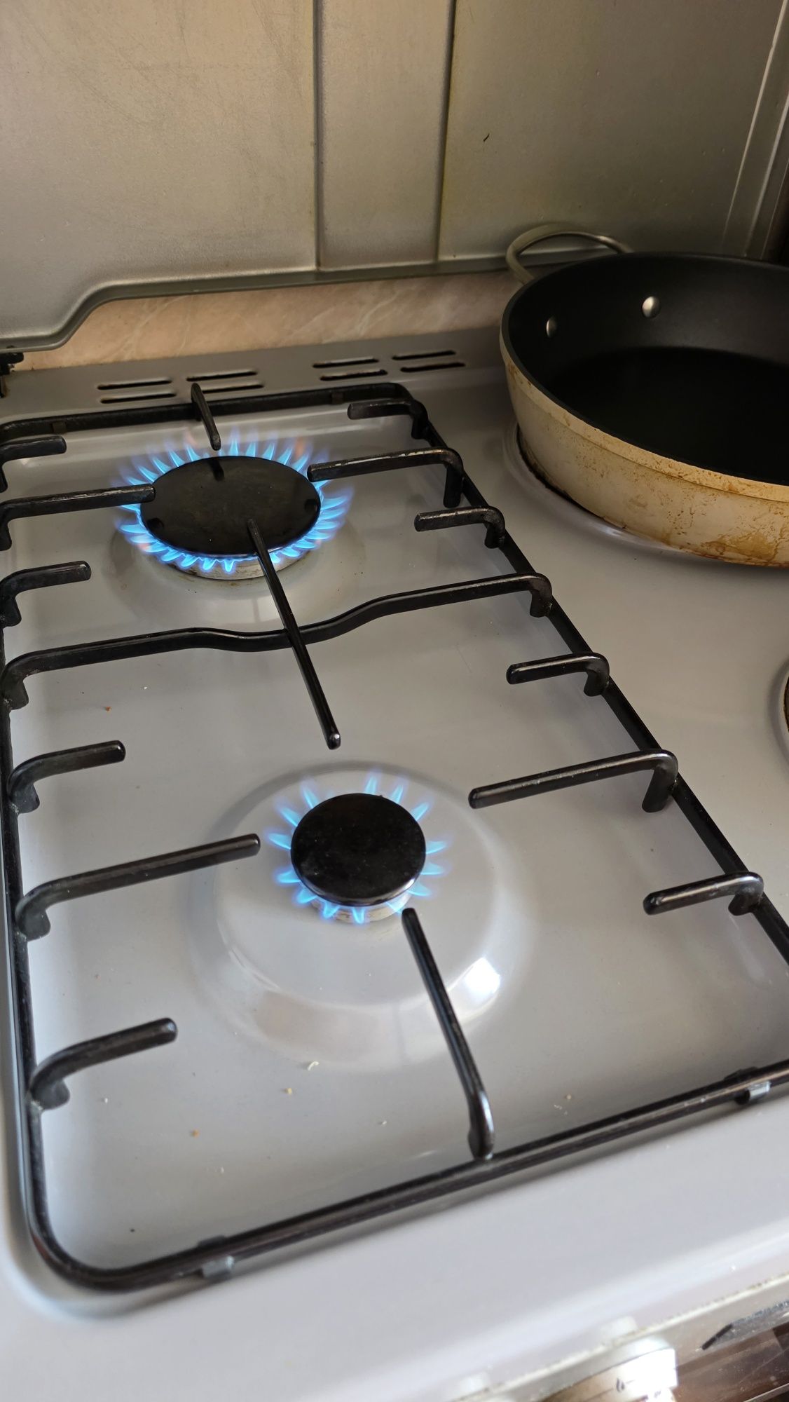 Комбинирана готварска печка С ГАЗОВА БУТИЛКА BEKO