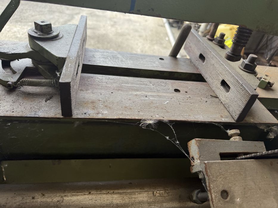 Utilaj de taiat profile metalice