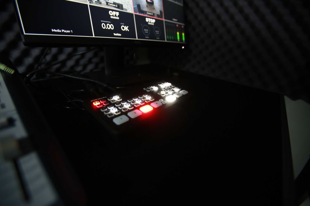 Видеосмесител, рекордер и енкодер Blackmagic Design ATEM Mini PRO