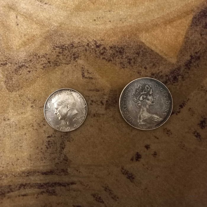 Bună ziua vănd bani vechi..