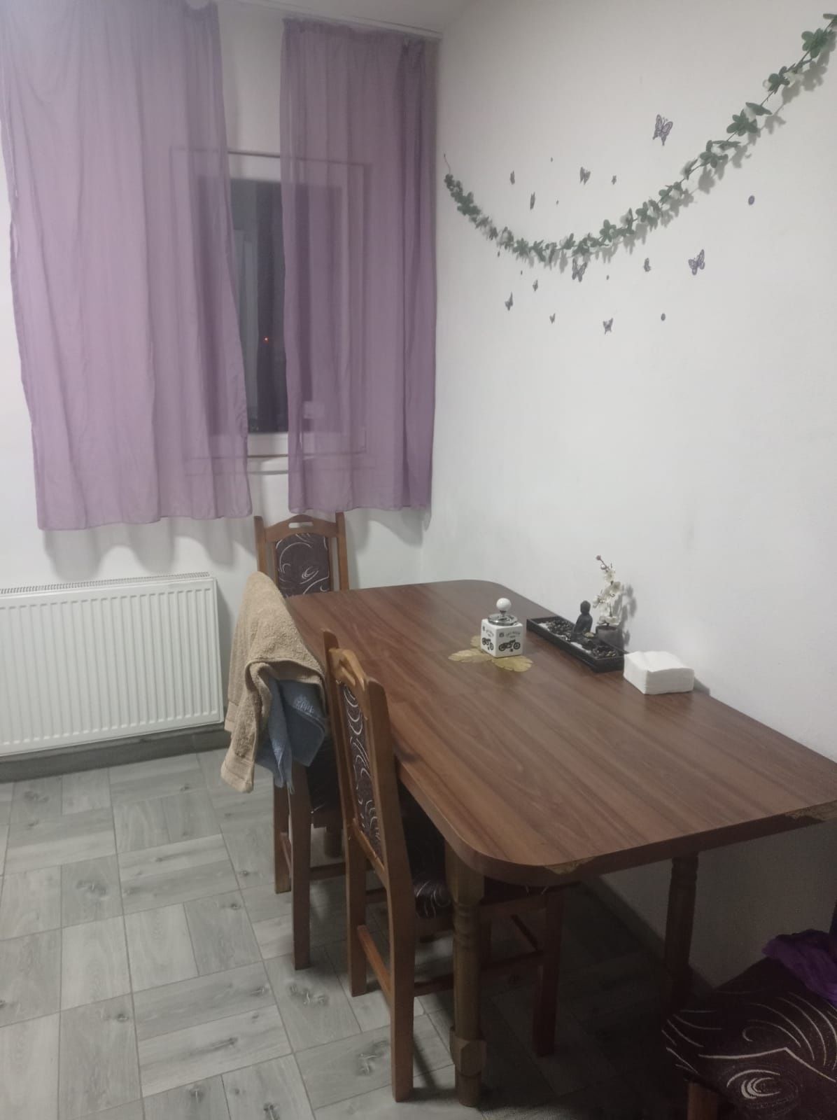 Închiriez apartament la casa