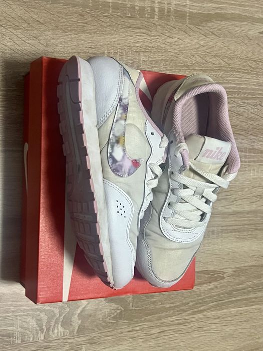 Маратонки Nike  N 35 ест.кожа