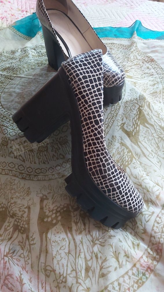 Дамски обувки на платформа -естествена кожа