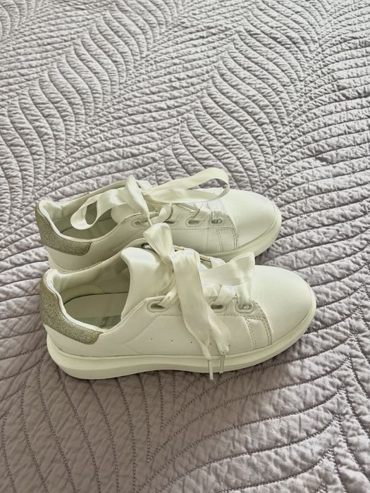 Adidasi albi Batta dupa modelul Alexander Mcqueen