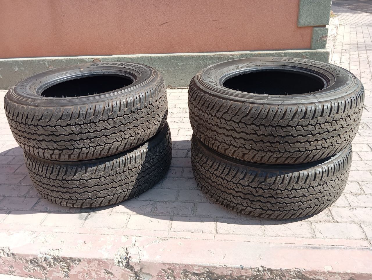 285 60 R 18 шины новые Dunlop TLC 200 Lexus 570