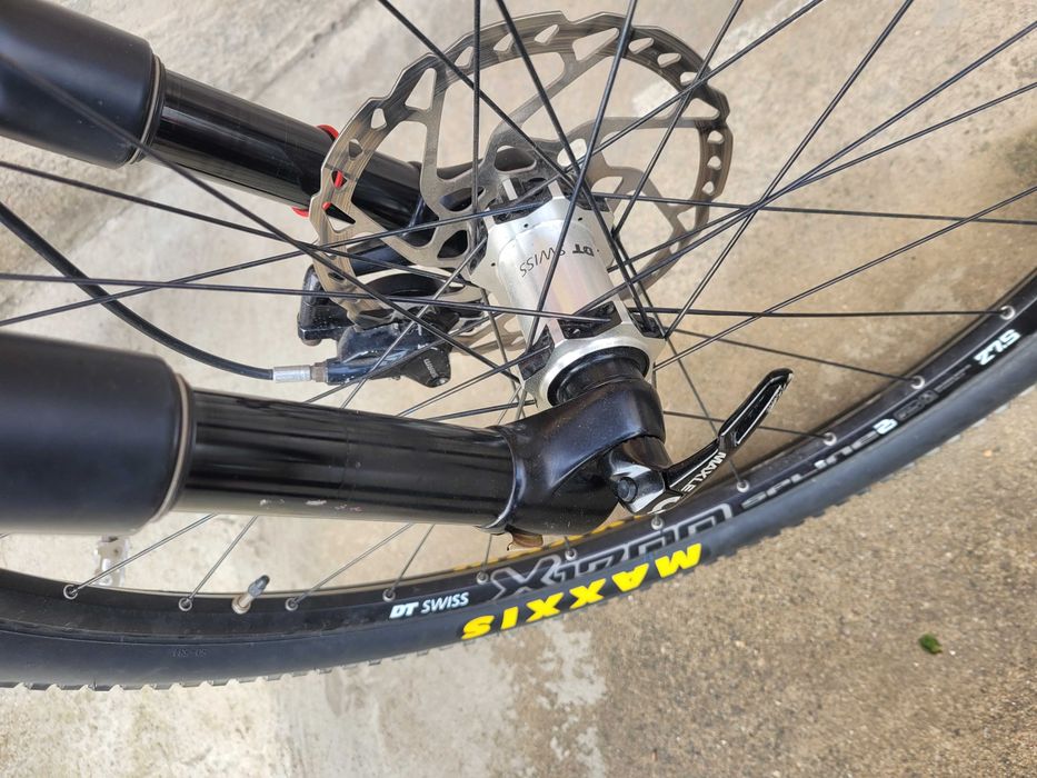 Bicicleta cube carbon 27.5 S