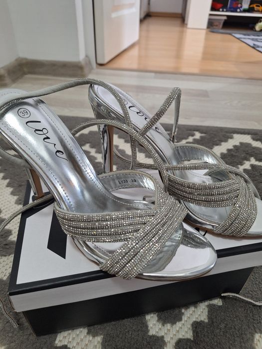 Sandale dama cu barete marimea 39