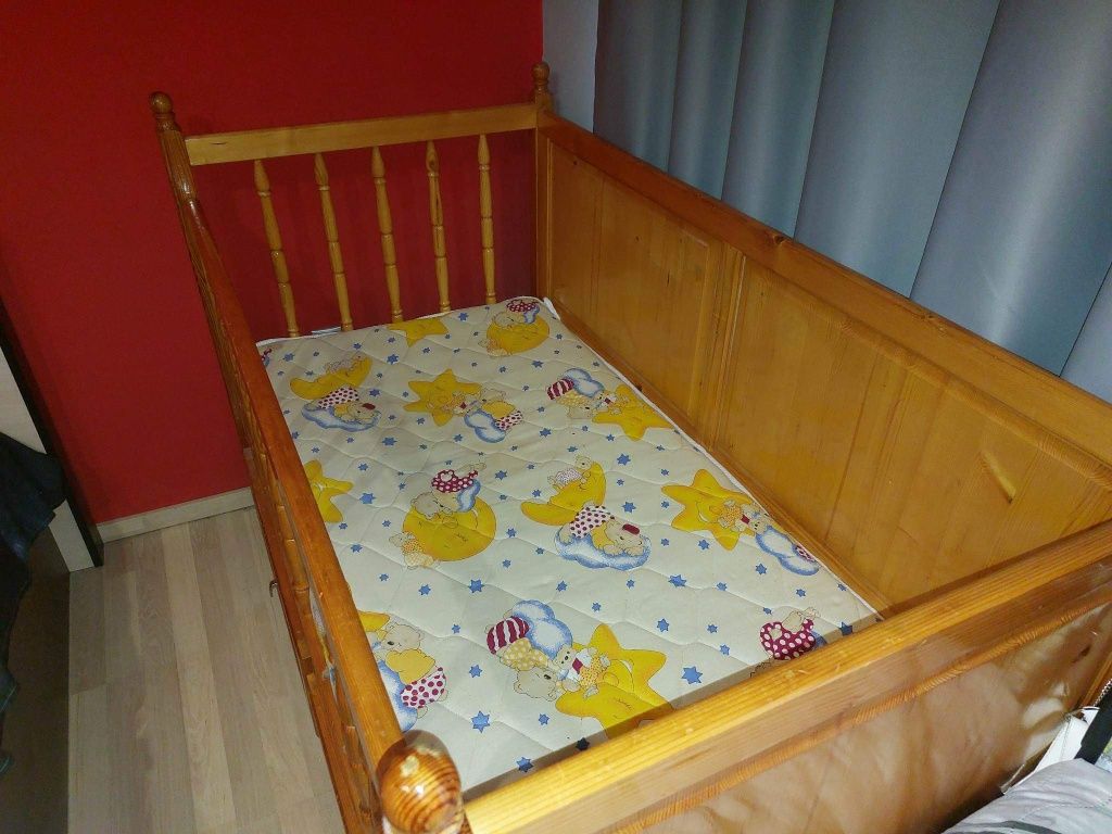 Бебешко легло(дървено)