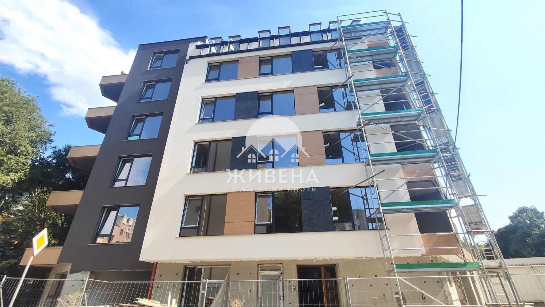 3-стаен апартамент, АКТ 14, Базар Левски, 83 кв.м, собствен двор + 2
