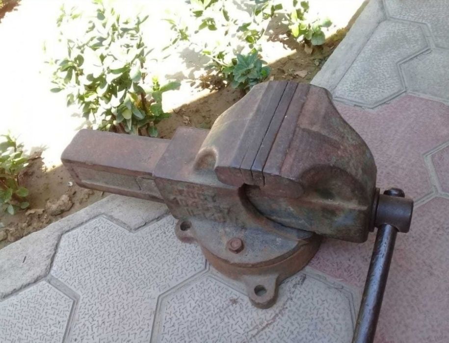 Тиски тисы большие слесарные