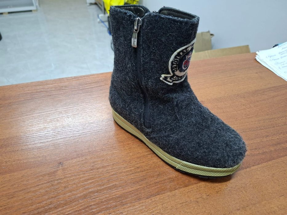 Продам зимние войлочные сапожки фирмы Юничел