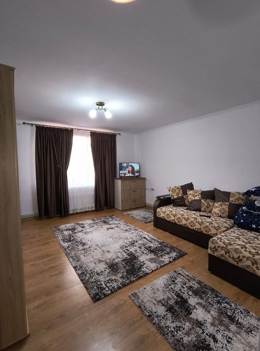 Ofer spre închiriere garsoniera confort sporit