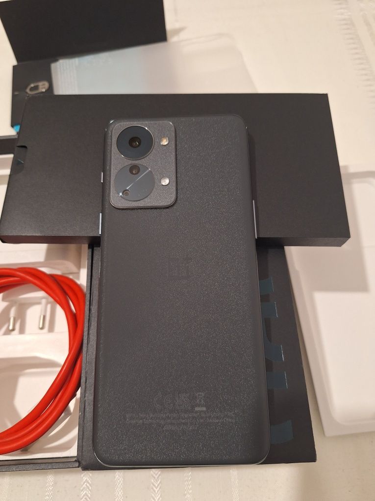 Oneplus Nord 2T 12GB RAM 256 GB memorie interna