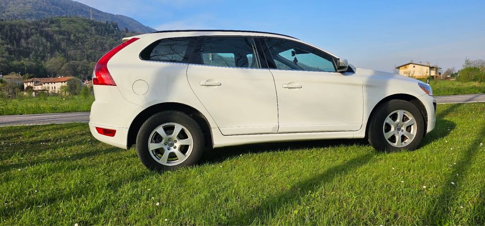 Volvo Xc 60  an 2013 luna 5 2.0 163 Cp