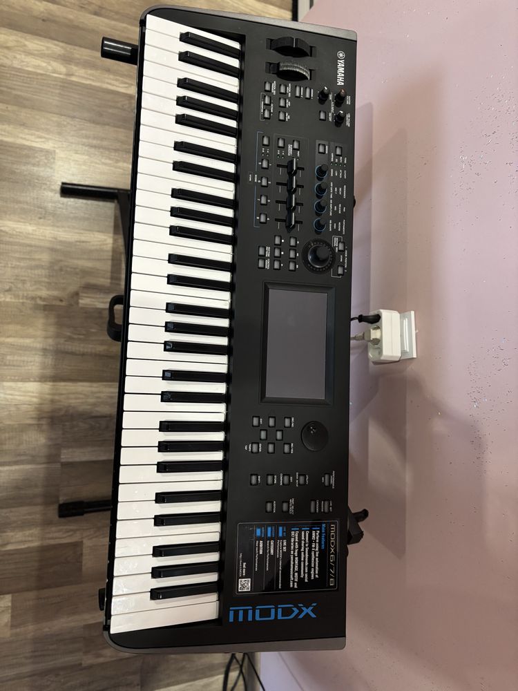 Yamaha modx6 като нов много запазен