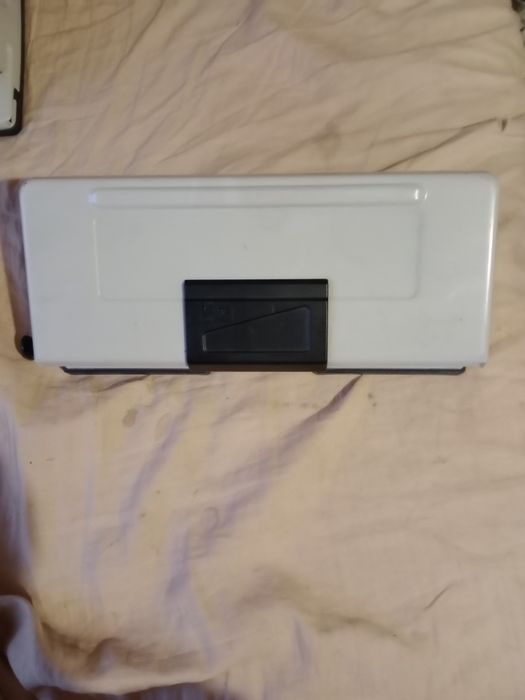 Vînd aceste trei perforatoare hirtie LEITZ