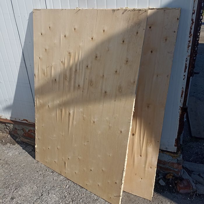 Продам фанеру 2 шт, (106*153см)