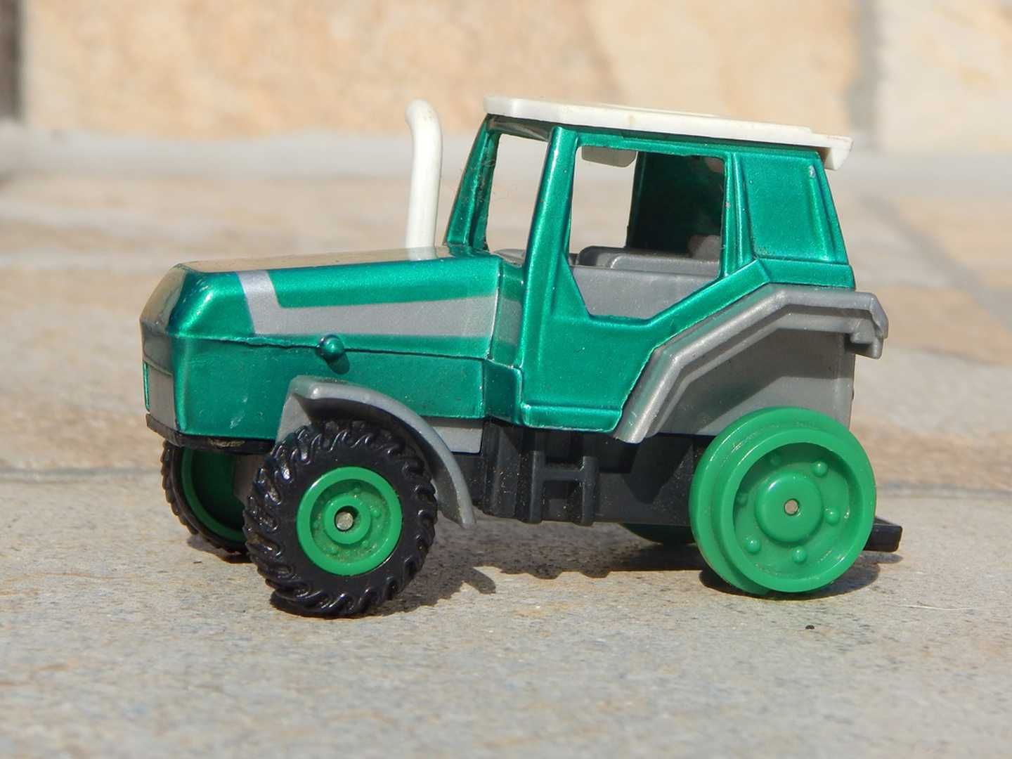 Macheta tractor agricol High Speed sc 1:60 lipsa cauciucuri spate