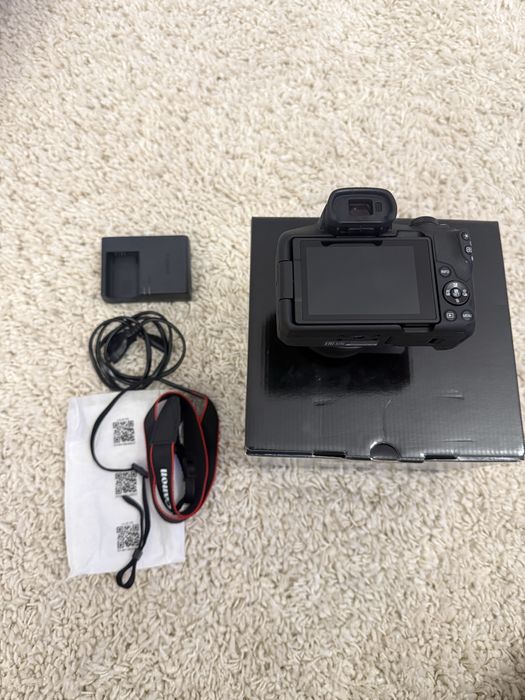 foto Canon R50 cu obiectiv este nou cu garantie 2 ani
