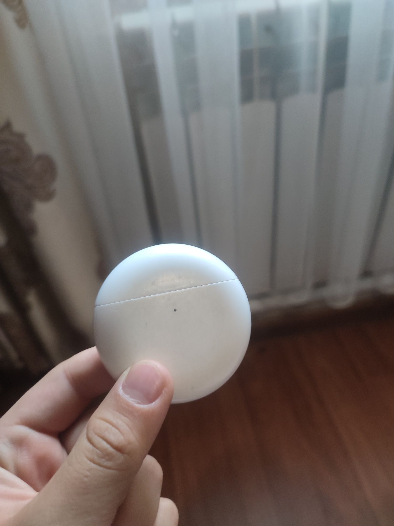 Продам безпроводной наушник huawel