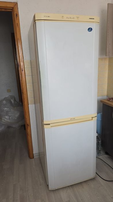 Продам холодильник