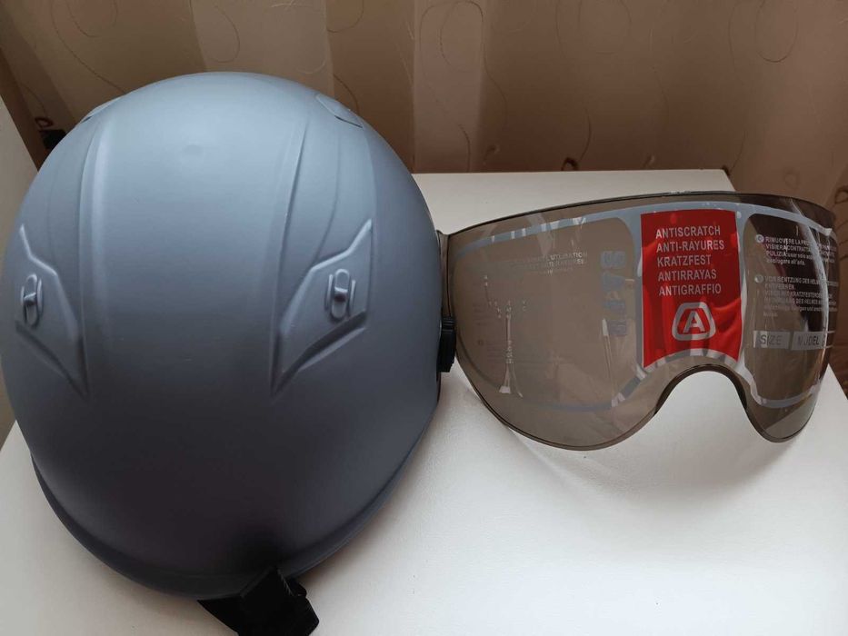 Каска за ски нова Uvex Hlmt 400 Visor неизползвана