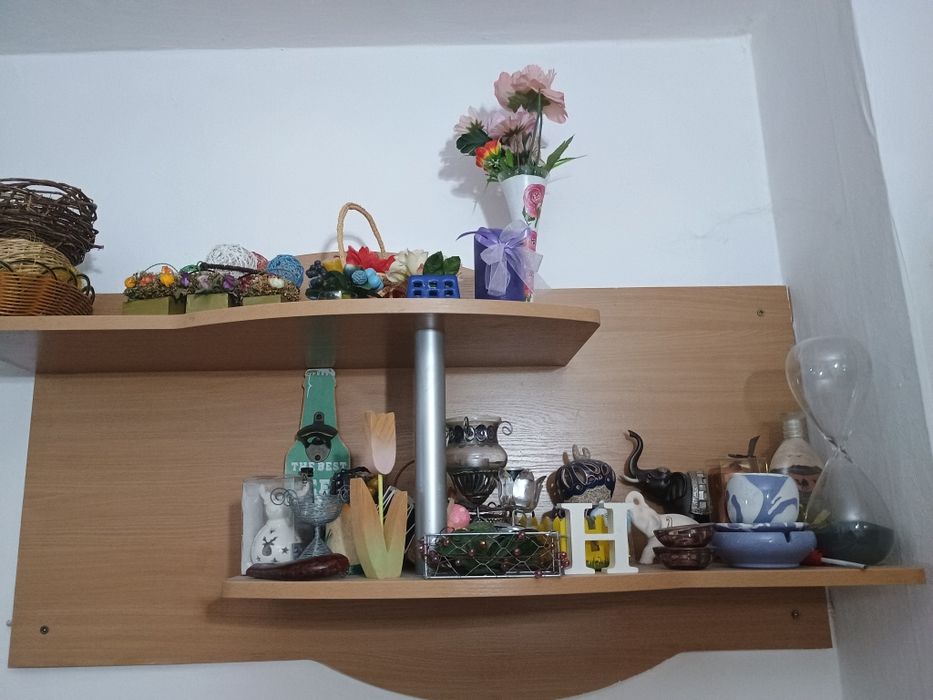 Секция, скрин, етажерка