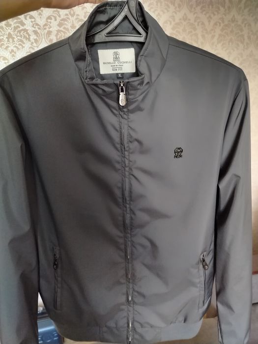 Продам ветровку новая