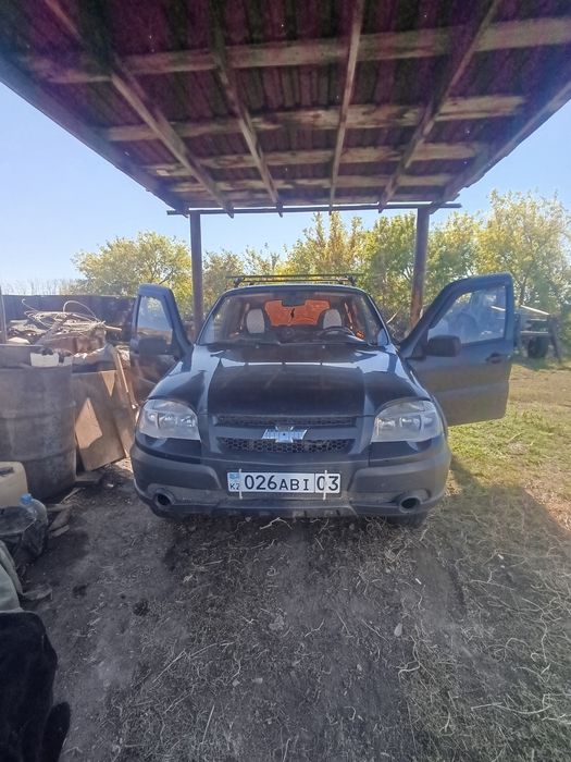 SHEVROLET NIVA 21203 год выпуска 2011 объём двигателя 1.7