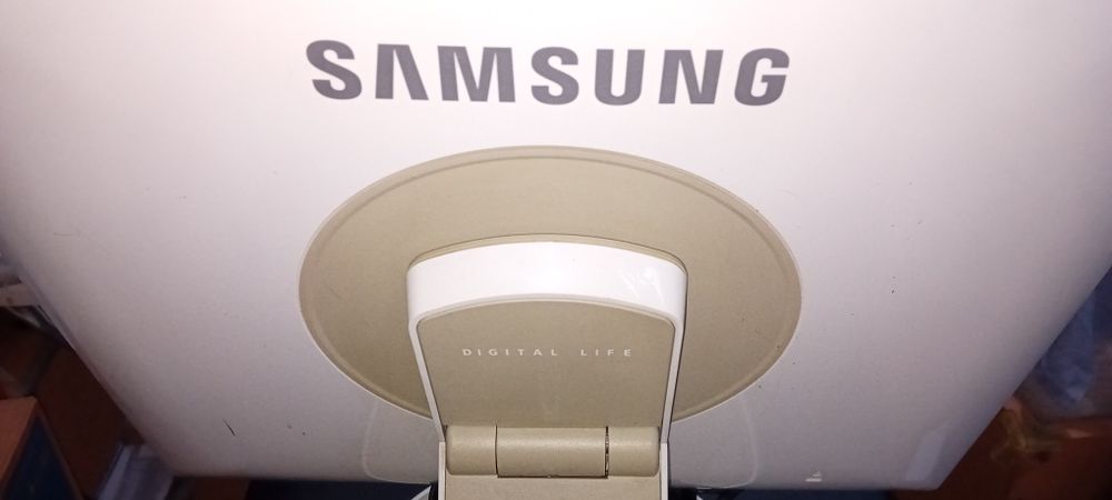 Samsung SyncMaster monitor