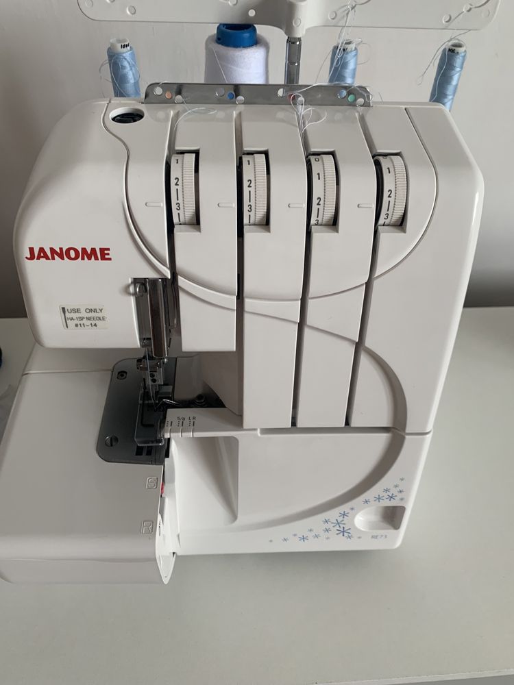 Продается оверлок Janome