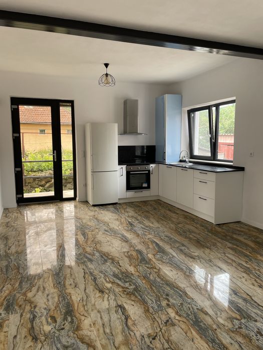 Casa de inchiriat.zona centrala.str Teiului 10.disponibila din 15 dec